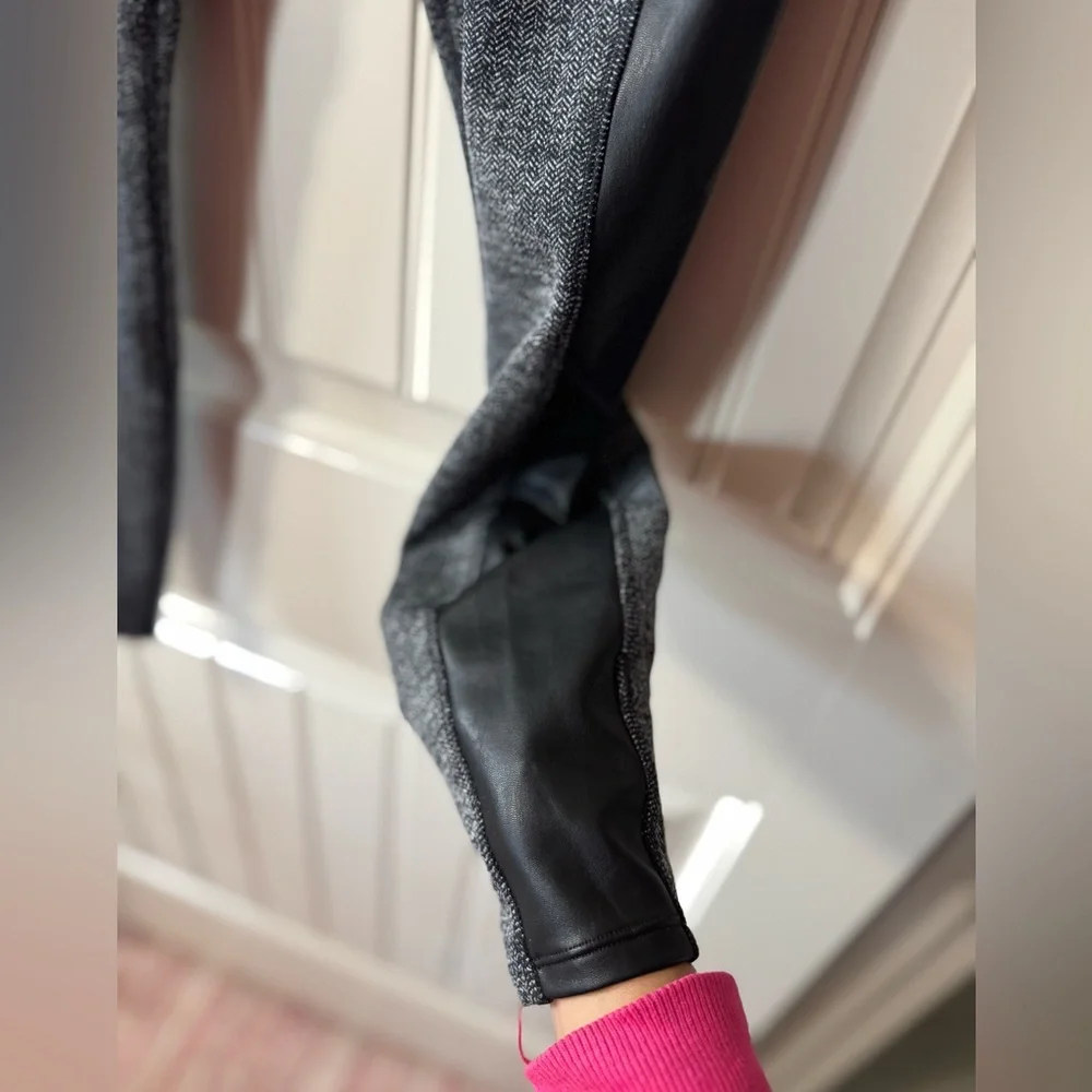 ATHLETA 🩶 Chic Gray, Black Faux Leather Panel High-Waist Leggings (Size Medium) - Picture 7 of 13
